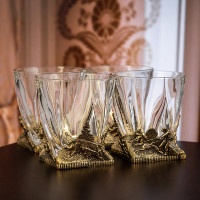 Набор из 4-х бокалов для виски ОХОТА НА КАБАНА в деревянном футляре GP-10059620