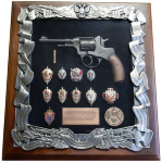 Деревянная ключница с пистолетом НАГАН и знаками ФСБ GT-16-271