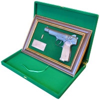 Панно настенное с пистолетом СТЕЧКИН в подарочной коробке GT18-326