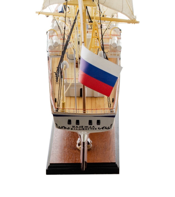 Парусник НАДЕЖДА T-100