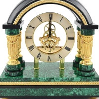Часы каминные из малахита КОНЬ AZRK-3200539 Часы каминные из малахита КОНЬ AZRK-3200539