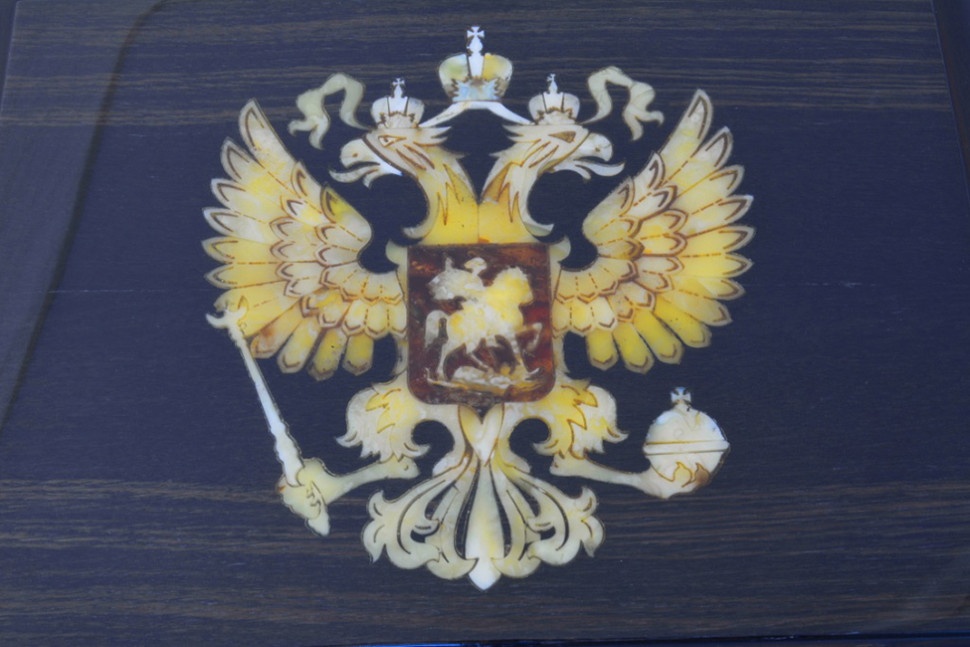 Шкатулка подарочная из янтаря РОССИЯ 05363