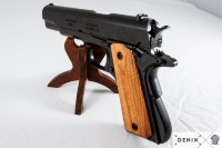 Макет. Пистолет автоматический M1911A1, .45 калибра, США, 1911 г. (1-я и 2-я Мировые войны) с деревянными накладками DE-8312