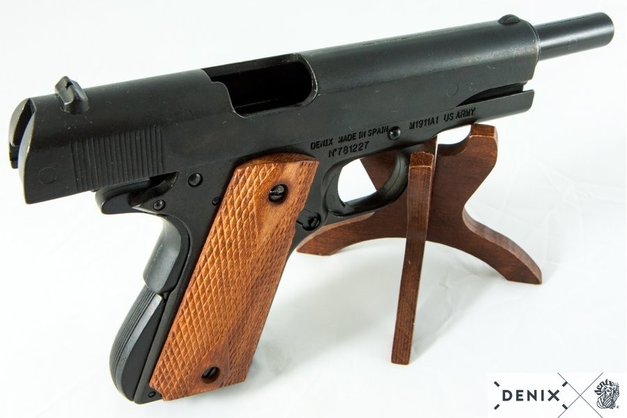 Макет. Пистолет автоматический M1911A1, .45 калибра, США, 1911 г. (1-я и 2-я Мировые войны) с деревянными накладками DE-8312