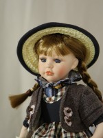 Кукла фарфоровая на подставке YF-12301