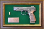 Панно настенное с пистолетом ЯРЫГИН в подарочной коробке GT18-331