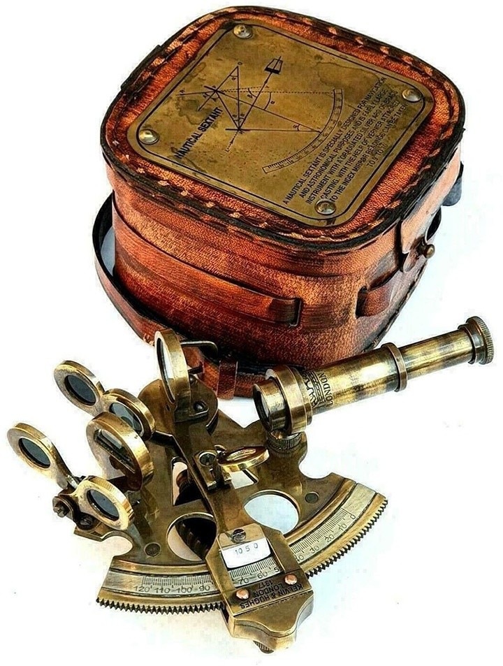 Морской секстант в кожаном футляре NA-1867