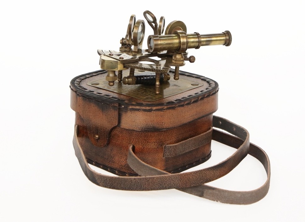 Морской секстант в кожаном футляре NA-1867