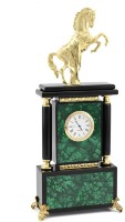 Часы каминные из малахита КОНЬ С ПОПОНОЙ AZRK-3200550 Часы каминные из малахита КОНЬ С ПОПОНОЙ AZRK-3200550