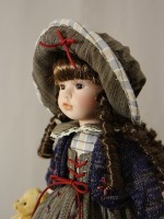 Кукла фарфоровая на подставке YF-161008