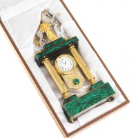 Часы каминные из малахита КОНЬ НА ДЫБАХ AZY-3195