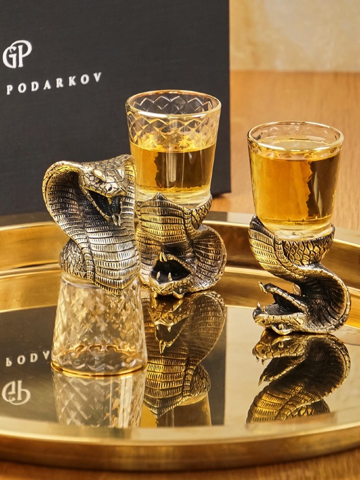 Набор стопок-перевёртышей ЗМЕЯ в подарочном футляре GP-13000970 Набор стопок-перевёртышей ЗМЕЯ в подарочном футляре GP-13000970